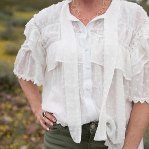 Goldie Lew Beautiful Blouse perfect for spring🌸